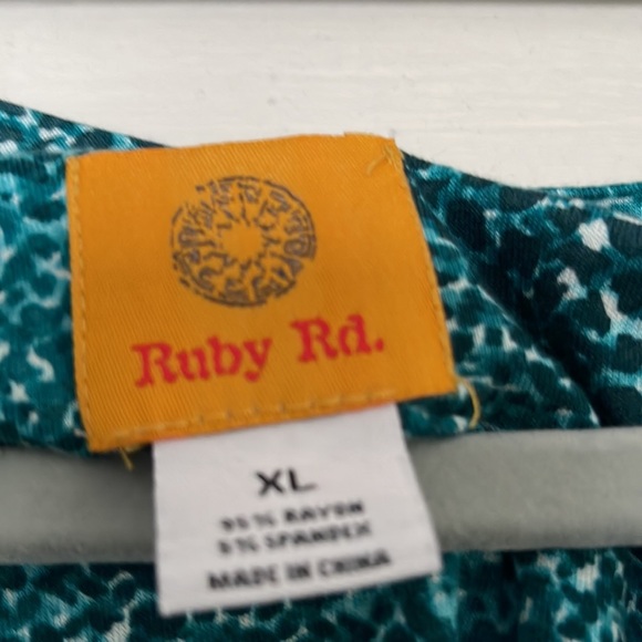 Woman’s top - Picture 2 of 3